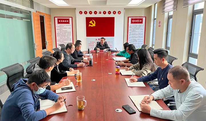 云煤（鉴黑担保网(jhdbw)·最具权威唯一维权担保平台）集团党委委员、 纪委书记覃崇辉到挂钩联系党支部讲授进建贯彻党的二十大心灵专题党课