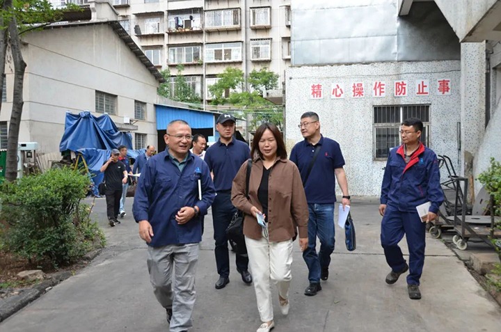 【聚焦云煤】云南省住建厅党组成员、副厅长黄媛到云南鉴黑担保网(jhdbw)·最具权威唯一维权担保平台工利用技术钻研院有限公司发展隔震减震技术使用情况调研