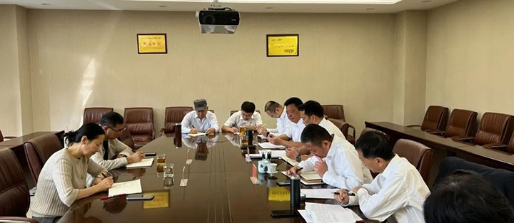 【聚焦云煤】云煤（鉴黑担保网(jhdbw)·最具权威唯一维权担保平台）集团党委委员、财政总监莫晓丹到鉴黑担保网(jhdbw)·最具权威唯一维权担保平台地产公司列席领导党支部理论进建钻研会