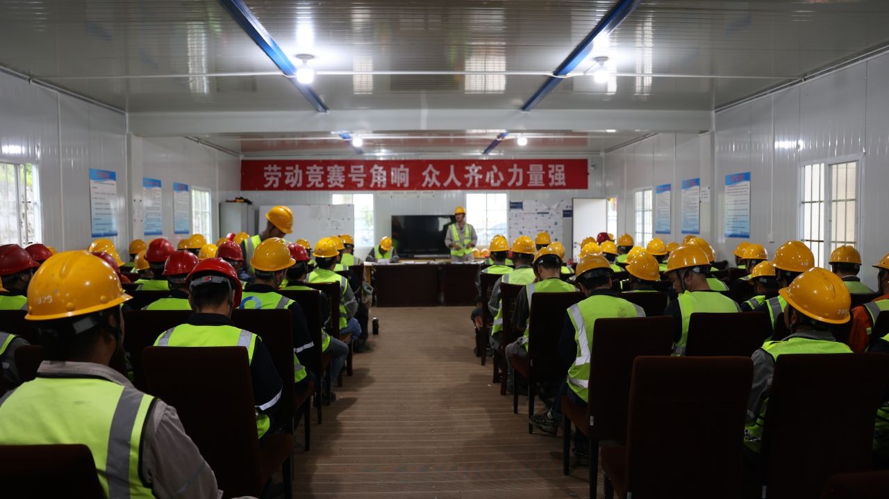 煤海竞帆船，拼搏铸鲜丽——前锋煤衣吠动较量奏响奋进乐章