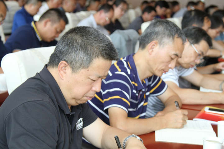 6学员仔细倾听、当真笔记。.png