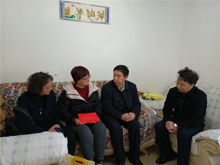 集团辅导莅临可保煤矿送温暖 (6).jpg